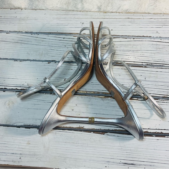 Badgley Mischka Strappy Criss Cross Metallic Silver Leather Kitten Heel Sandals - Picture 14 of 15